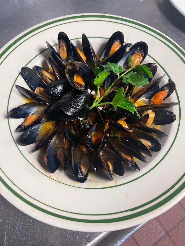Order Zuppa di Cozze food online from New York J and P Pizza store, Mount Airy on bringmethat.com