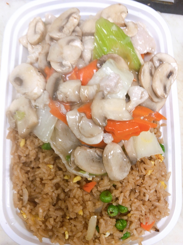 Order Moo Goo Gai Pan food online from Golden Dragon Chinese Restaurant store, Hamilton on bringmethat.com