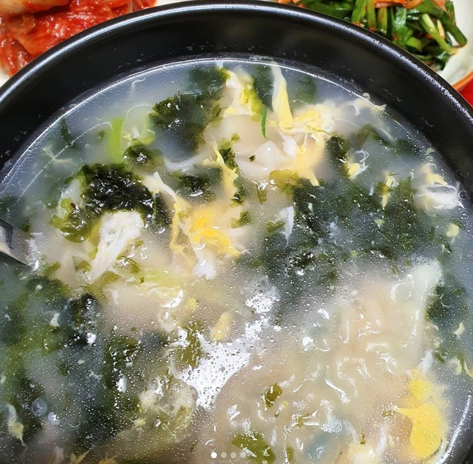 Order Sliced Rice Cake Soup with Dumplings 떡만두국 food online from Chosun Ok store, Durham on bringmethat.com