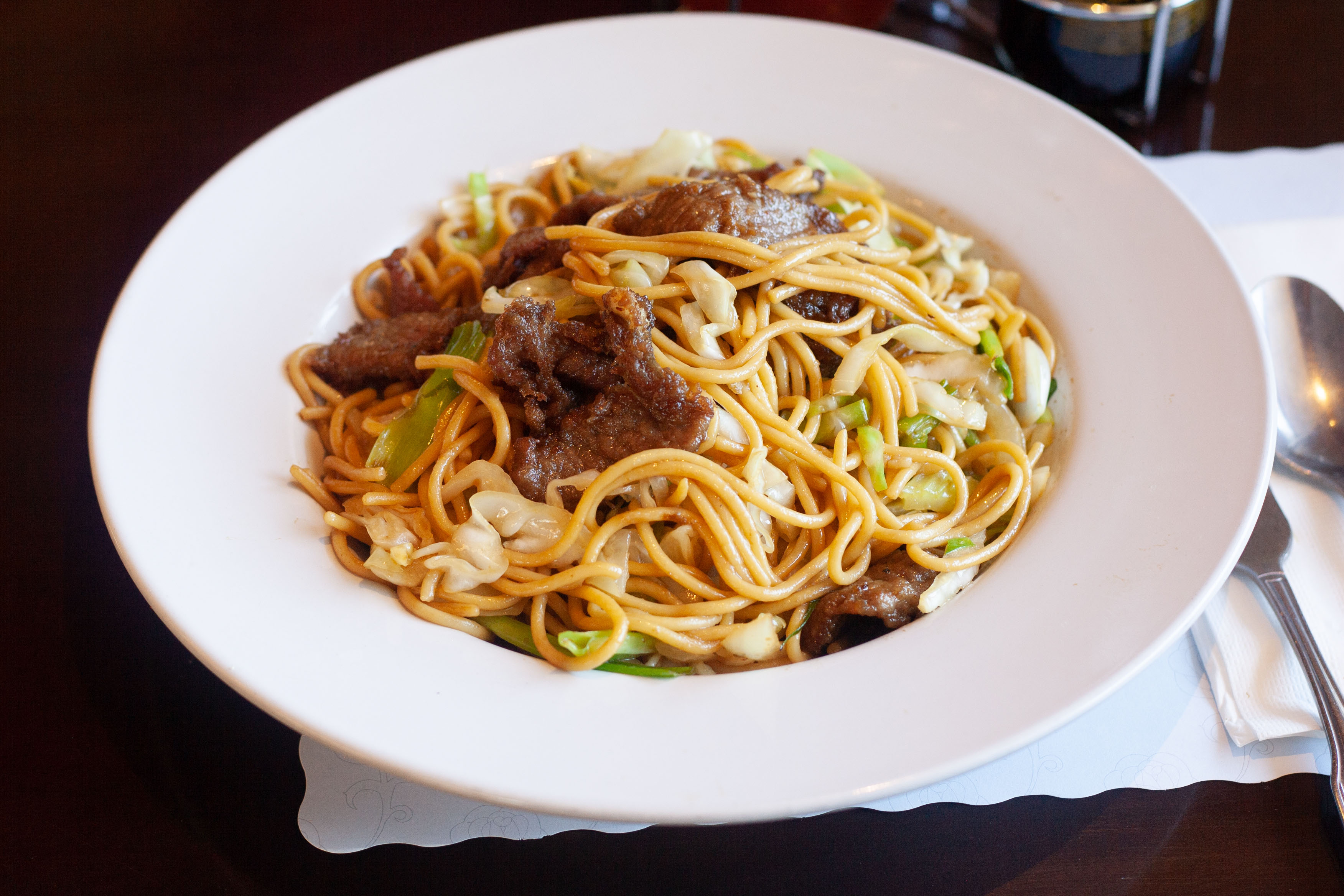 Order Beef Chow Mein food online from Ginger Cafe store, Gilroy on bringmethat.com
