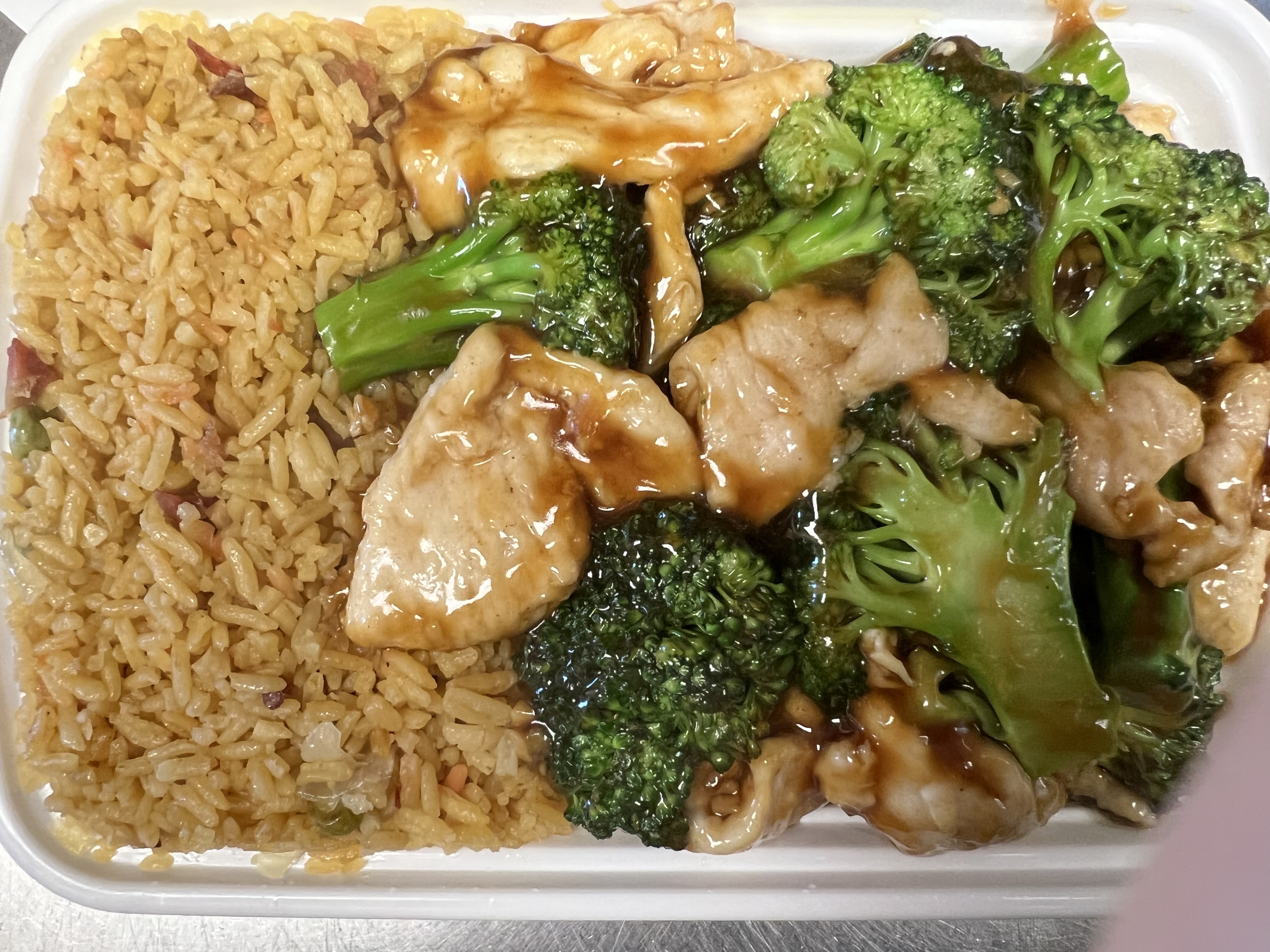 Order C5A. Chicken with Broccoli Combo Platter food online from Oriental Chinese Restaurant store, Lancaster on bringmethat.com