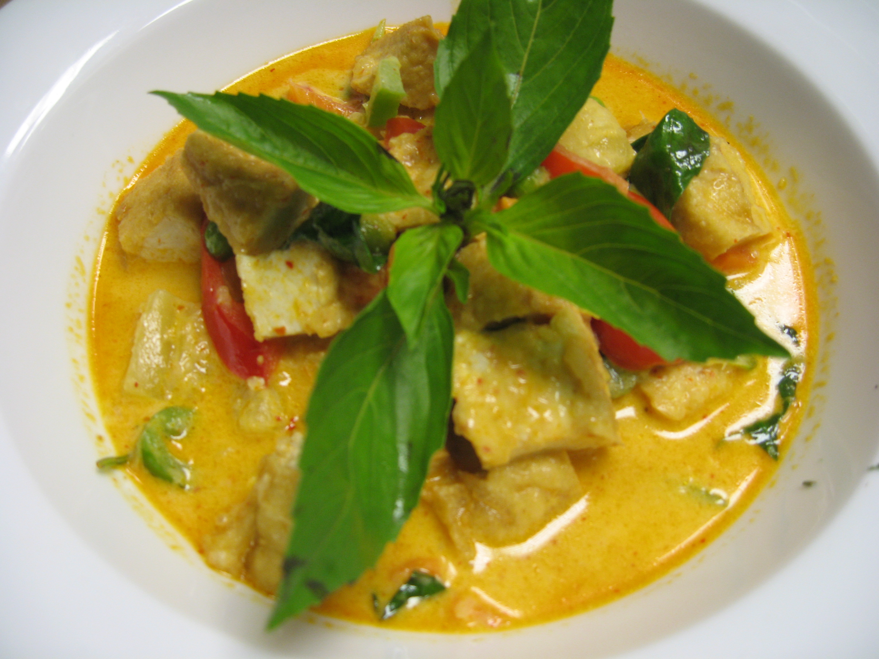 Order RED CURRY ENTRÉE  food online from Mee Thai Cuisine store, Brooklyn on bringmethat.com