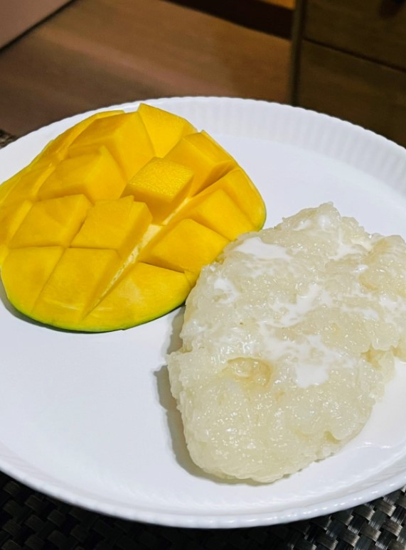 Order  D.49 Mango and Sweet Rice food online from Thai Saap kitchen store, Quincy on bringmethat.com