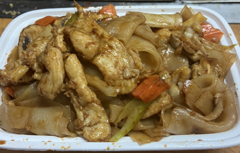 Order 40. Chicken Chow Ho Fun food online from New Jin Xin store, Brooklyn on bringmethat.com