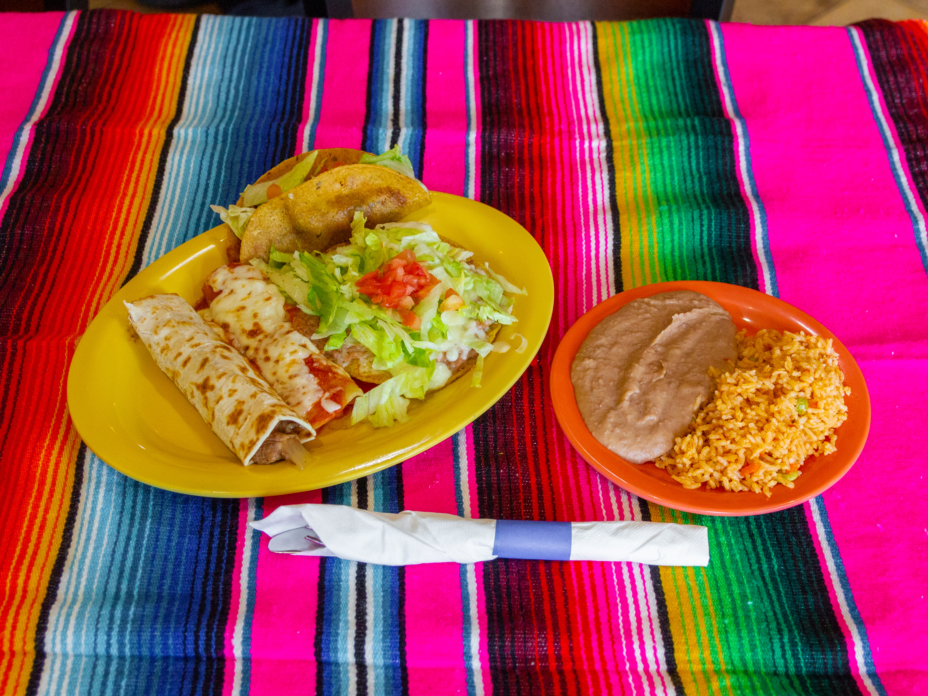 Order Combination Plate food online from Don Taco Bar And Grill store, Dearborn on bringmethat.com