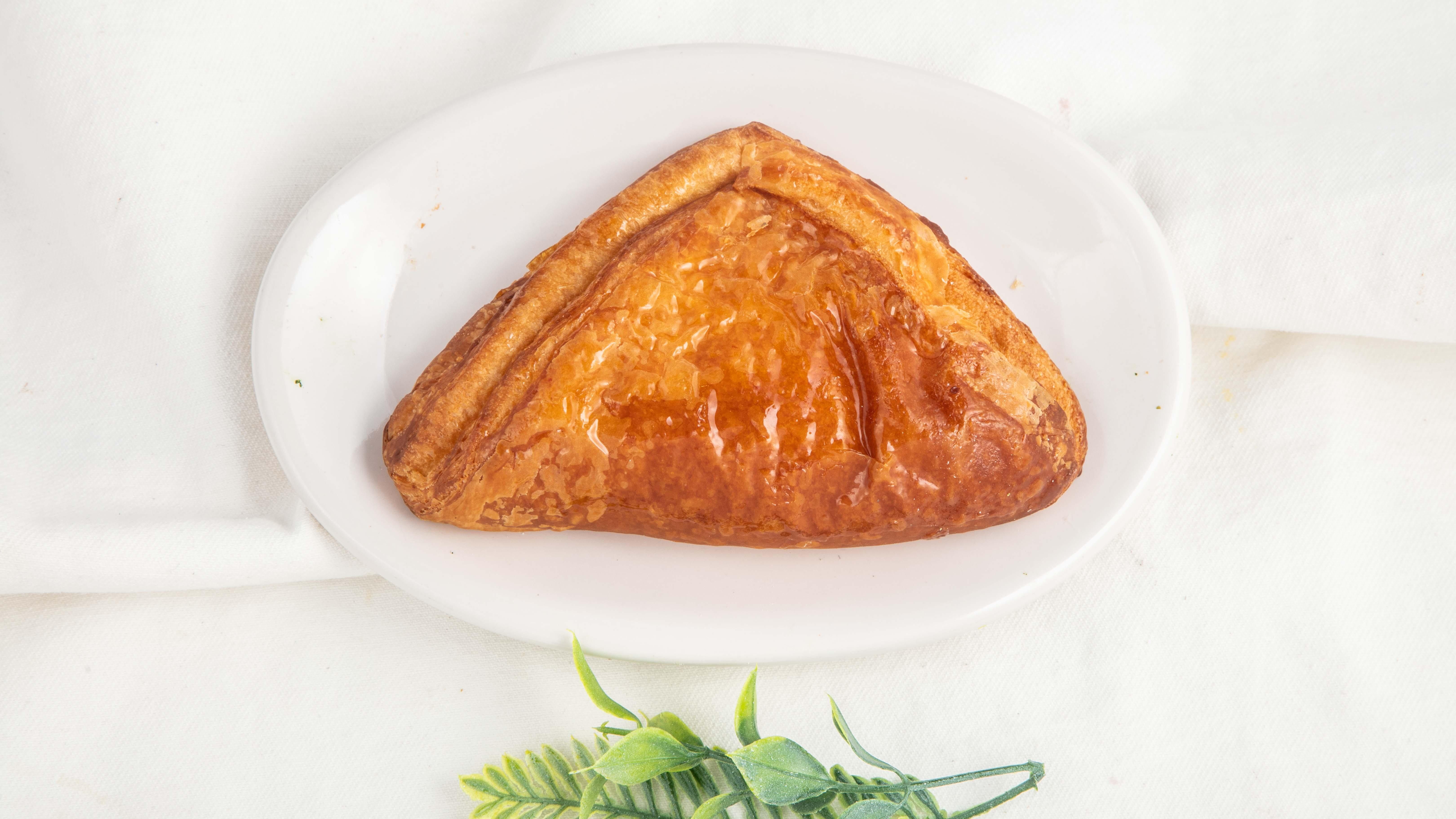 Order Cream Puff Pastry food online from Tous Les Jours store, Natick on bringmethat.com