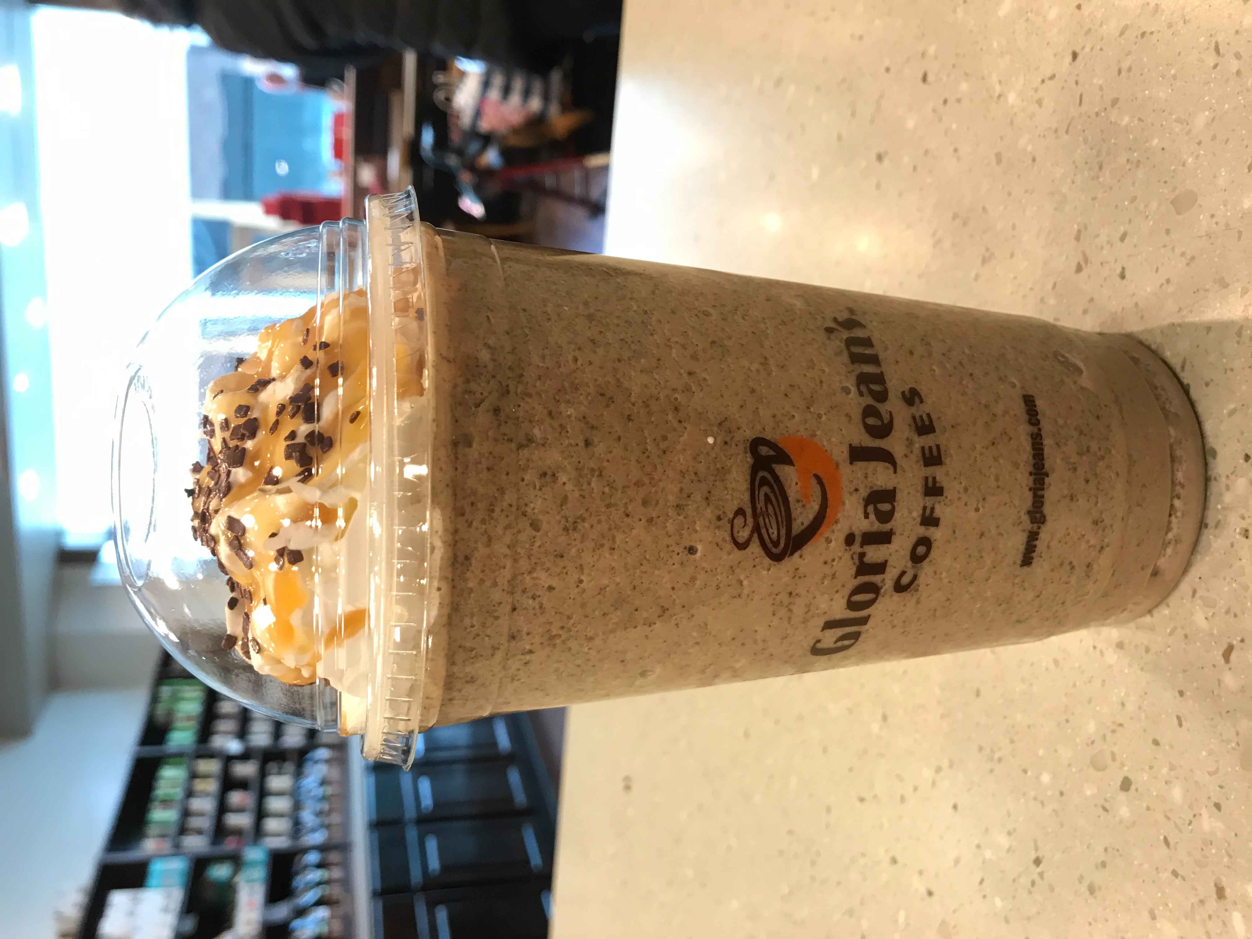 Order 24 oz (medium ). White Chocolate Caramel Cookie Chiller food online from Gloria Jeans Coffee store, Pittsburgh on bringmethat.com