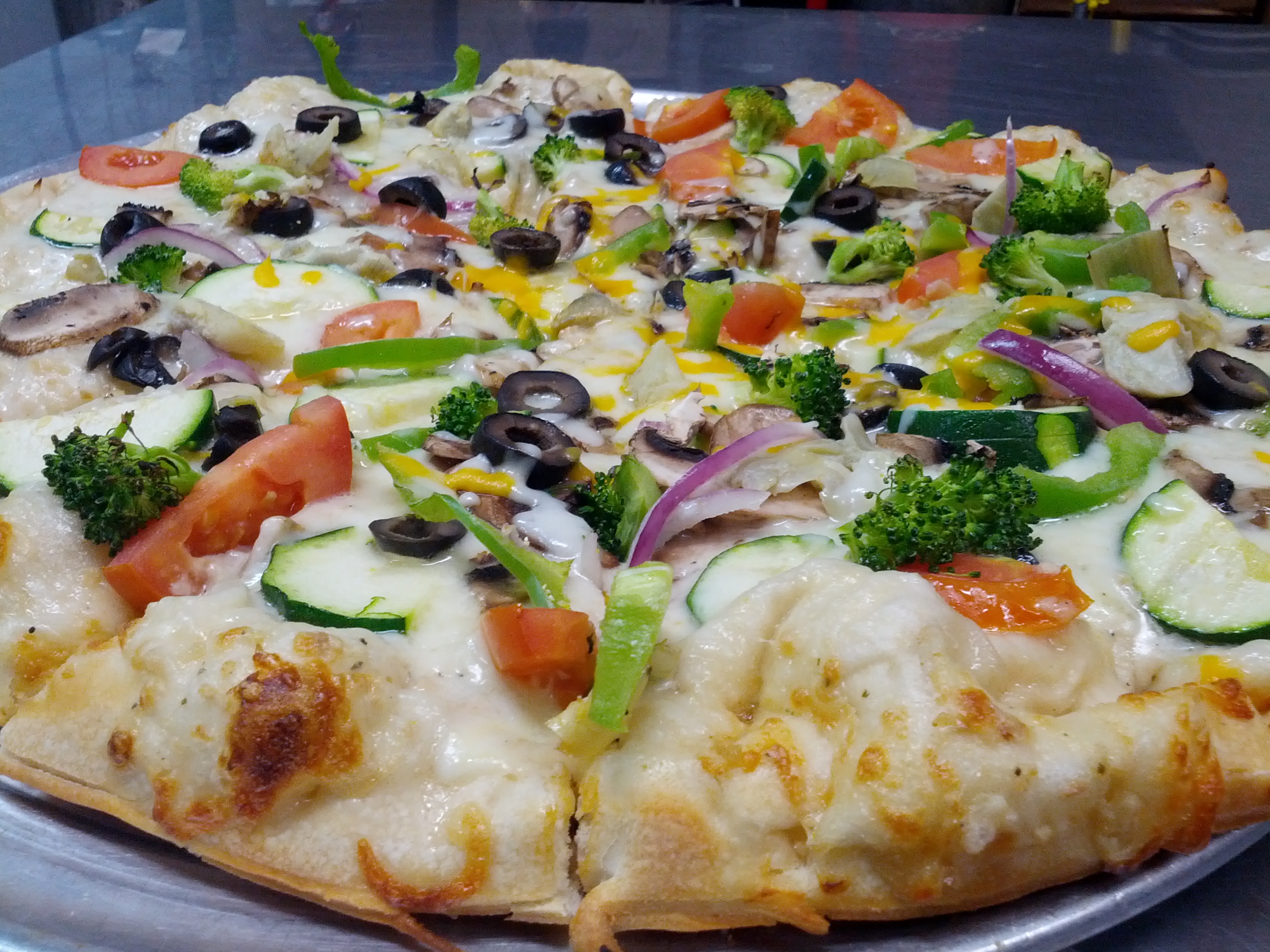 Order Super Veggie Pizza food online from Yr Pizza Planet store, Dinuba on bringmethat.com