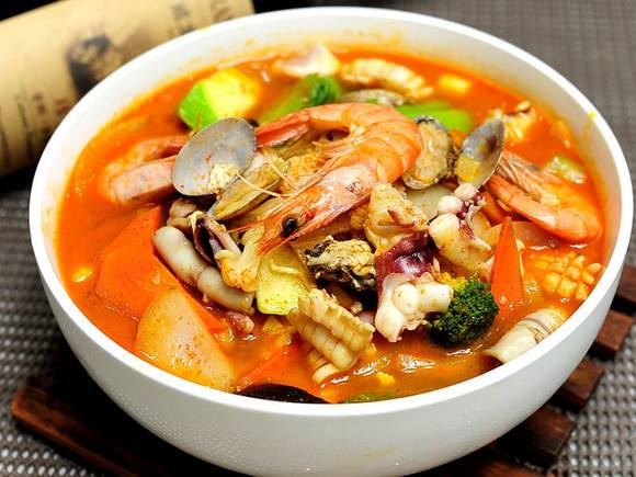 Order Korean Style Spicy Seafood Noodle Soup 炒码面 food online from Le's Restaurant store, Ames on bringmethat.com