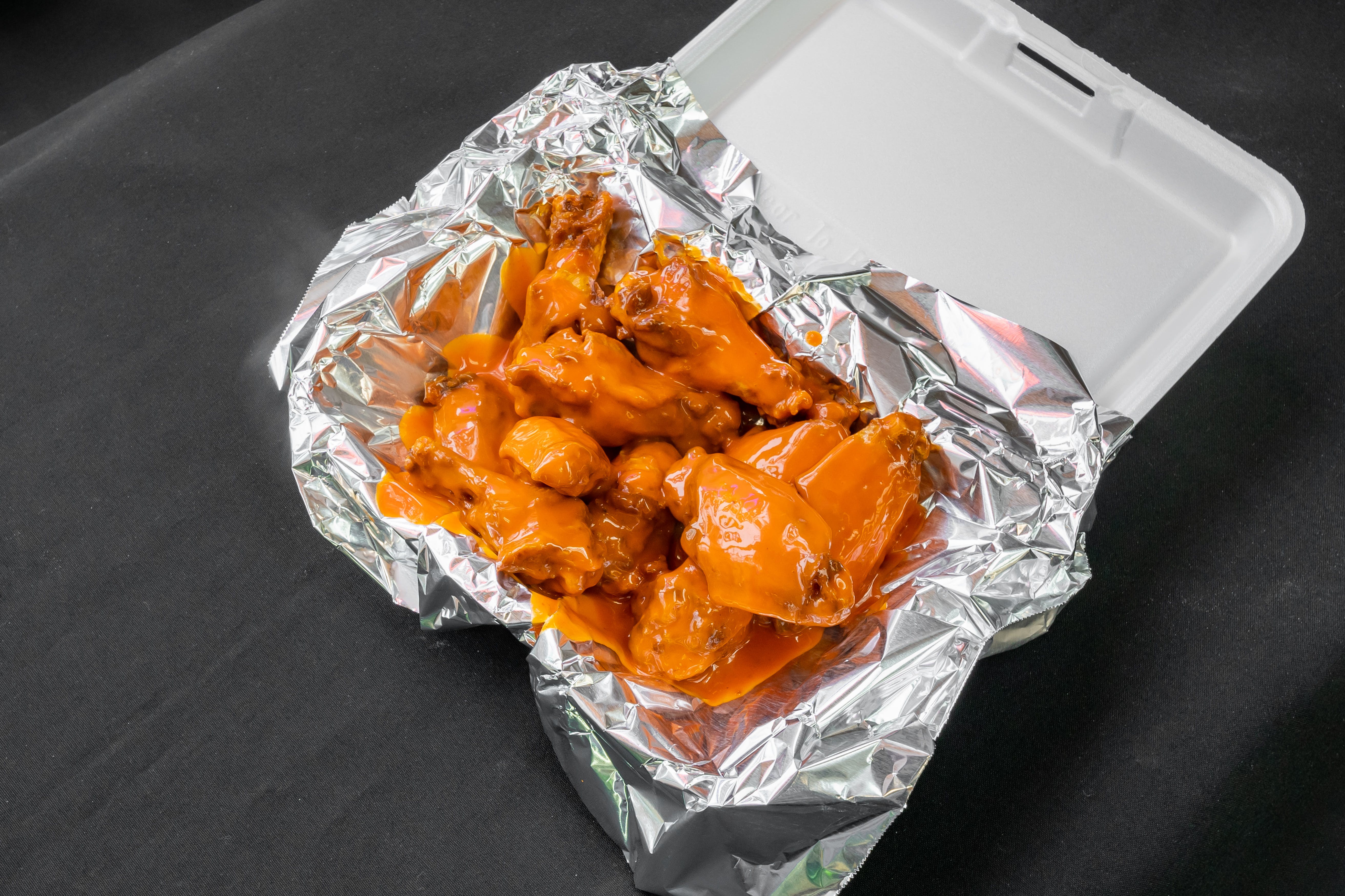 Order Buffalo Wings - 10 Pieces food online from Eds Pizza store, Philadelphia on bringmethat.com