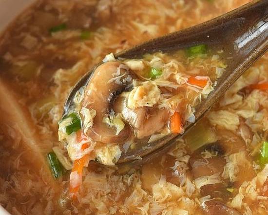 Order Hot and Sour Soup 酸辣汤(大) food online from Great Wall store, Mount Pleasant on bringmethat.com