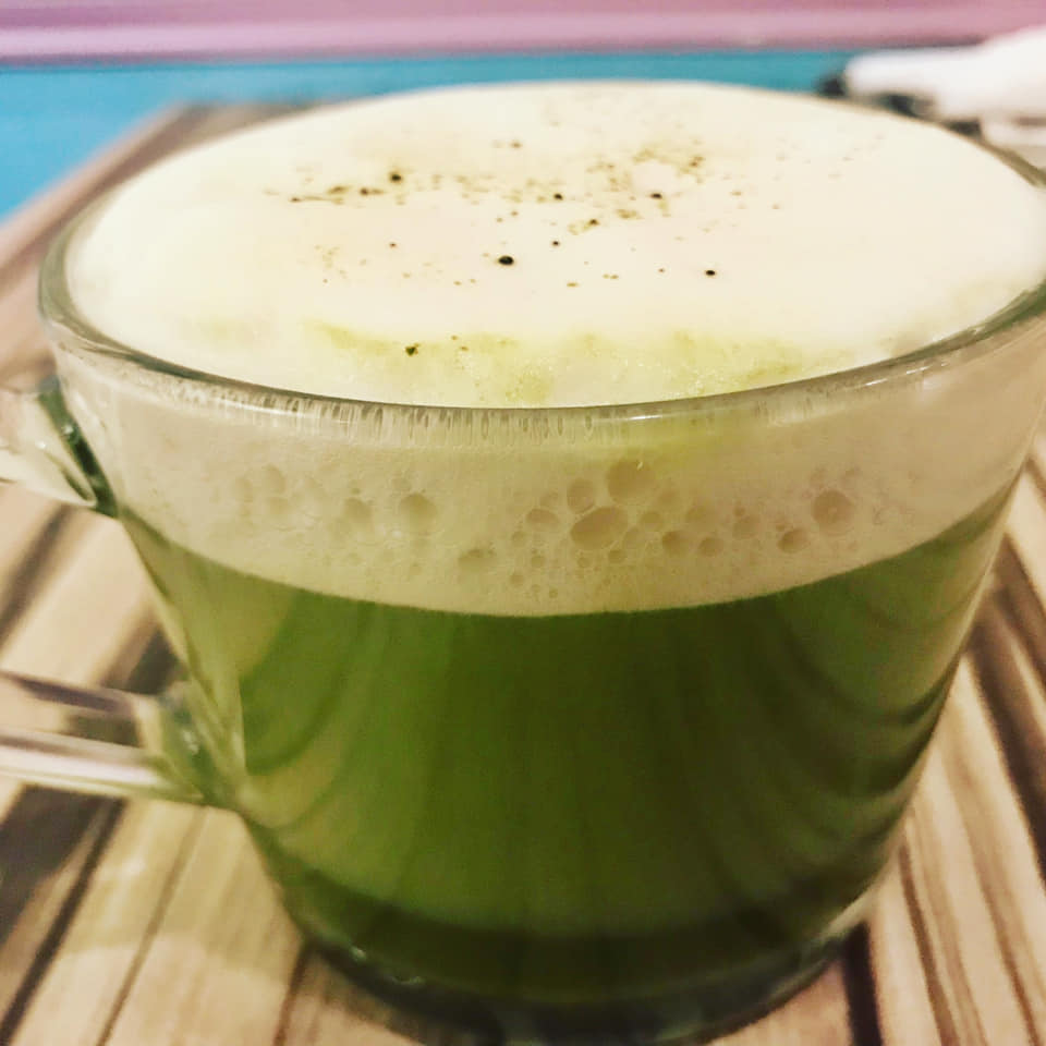 Order Iced Matcha Latte food online from Alice & Friends' Vegan Kitchen store, Chicago on bringmethat.com
