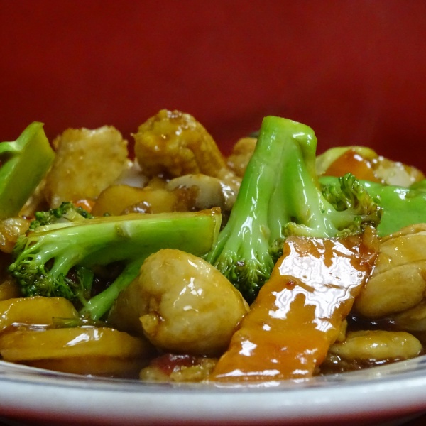 Order C4. Hunan Chicken food online from QQ Star China Cafe store, Friendswood on bringmethat.com