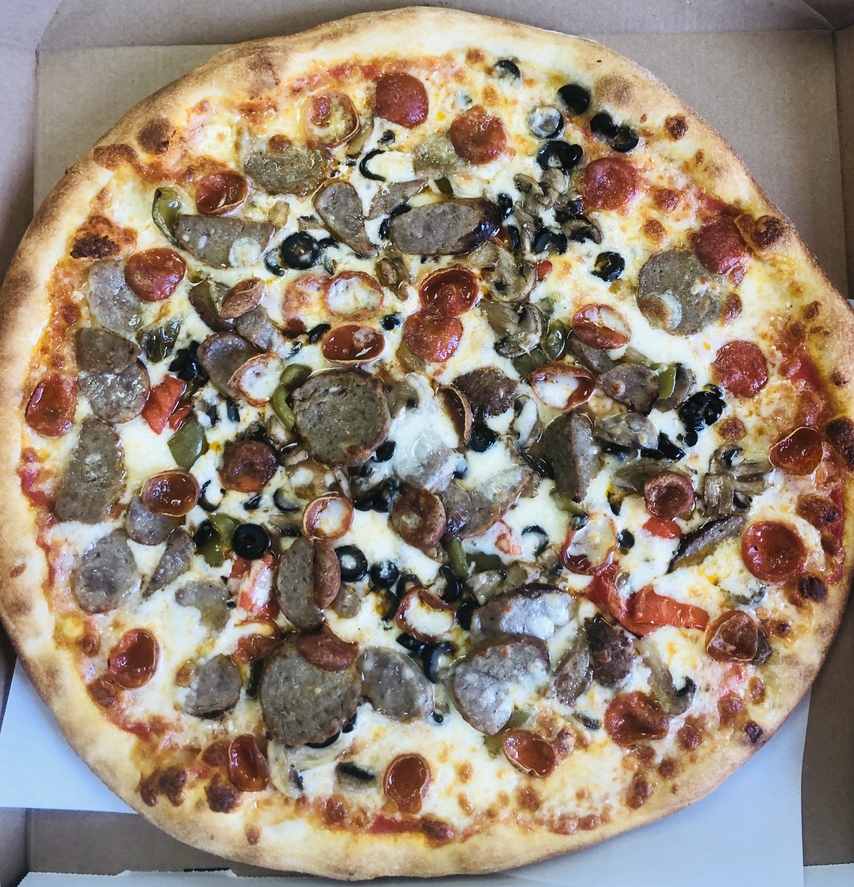 Order Super Deluxe Pizza food online from Pizza Cucina store, Westbury on bringmethat.com