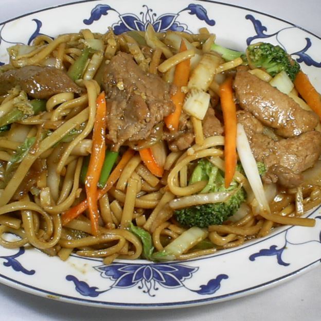 Order L66 Beef Lo Mein food online from Lia's Kitchen store, Lufkin on bringmethat.com