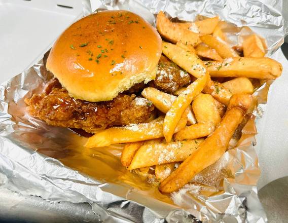 Order Fried Chicken Sandwich  food online from Ode’s Diner store, Indianapolis on bringmethat.com