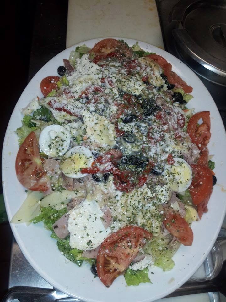 Order Chef's Salad - Salad food online from Poppy's Pizzeria store, Langhorne on bringmethat.com