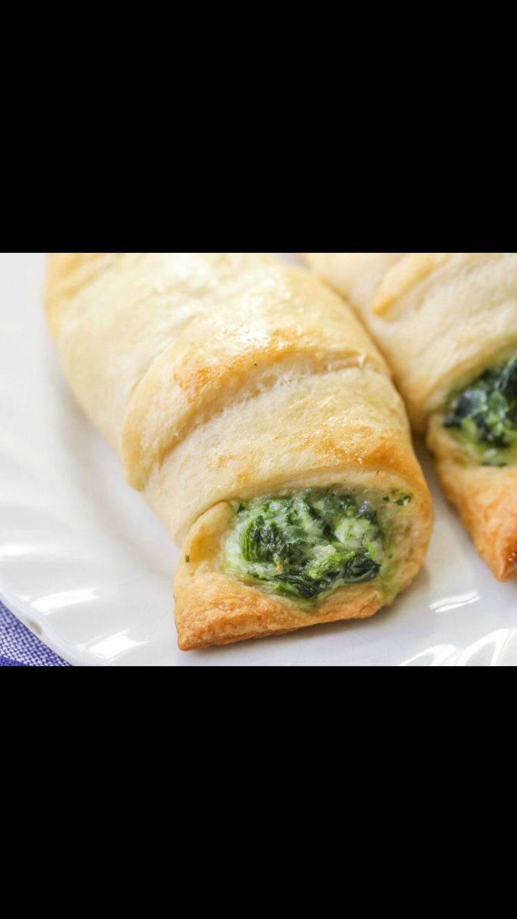 Order Spinach Roll food online from Prospero Pizza store, New Castle on bringmethat.com