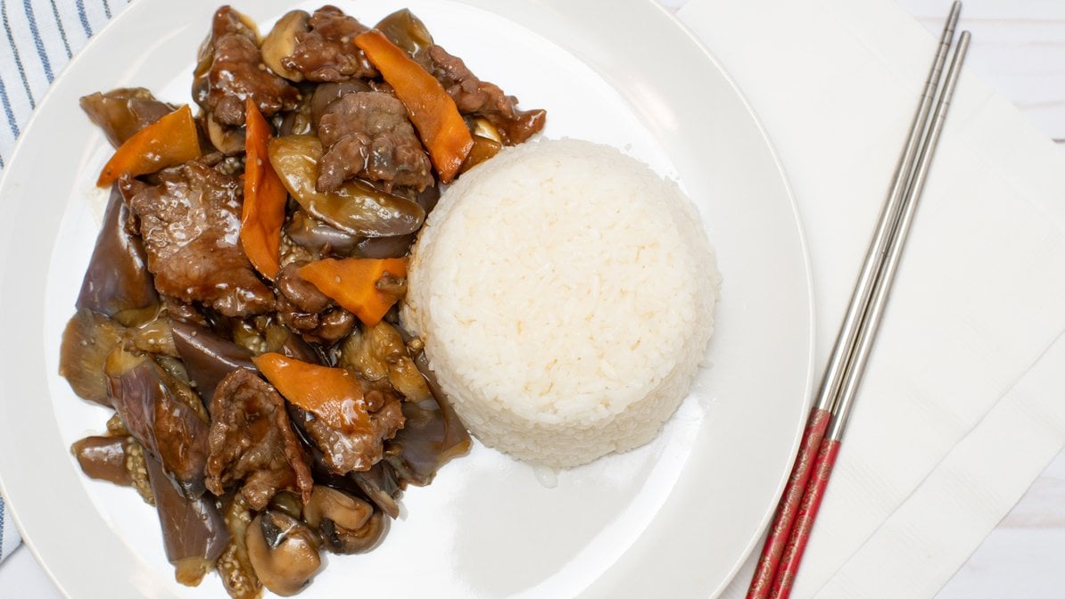 Order 94. Beef with Mushroom food online from Chen's Yummy House store, Dumont on bringmethat.com