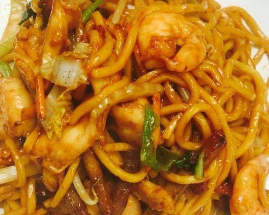 Order 30. Shrimp Lo Mein food online from Double Dragon store, Louisville on bringmethat.com
