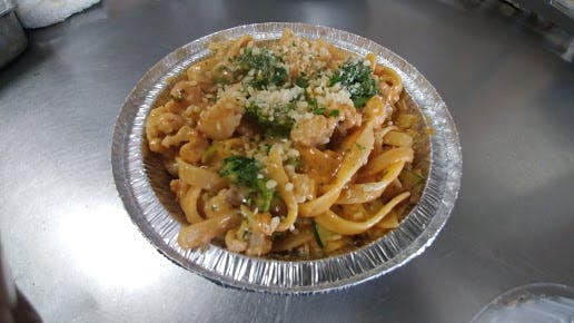 Order Fettuccine Alfredo with Chicken - Pasta food online from Larry Pizza store, Fullerton on bringmethat.com