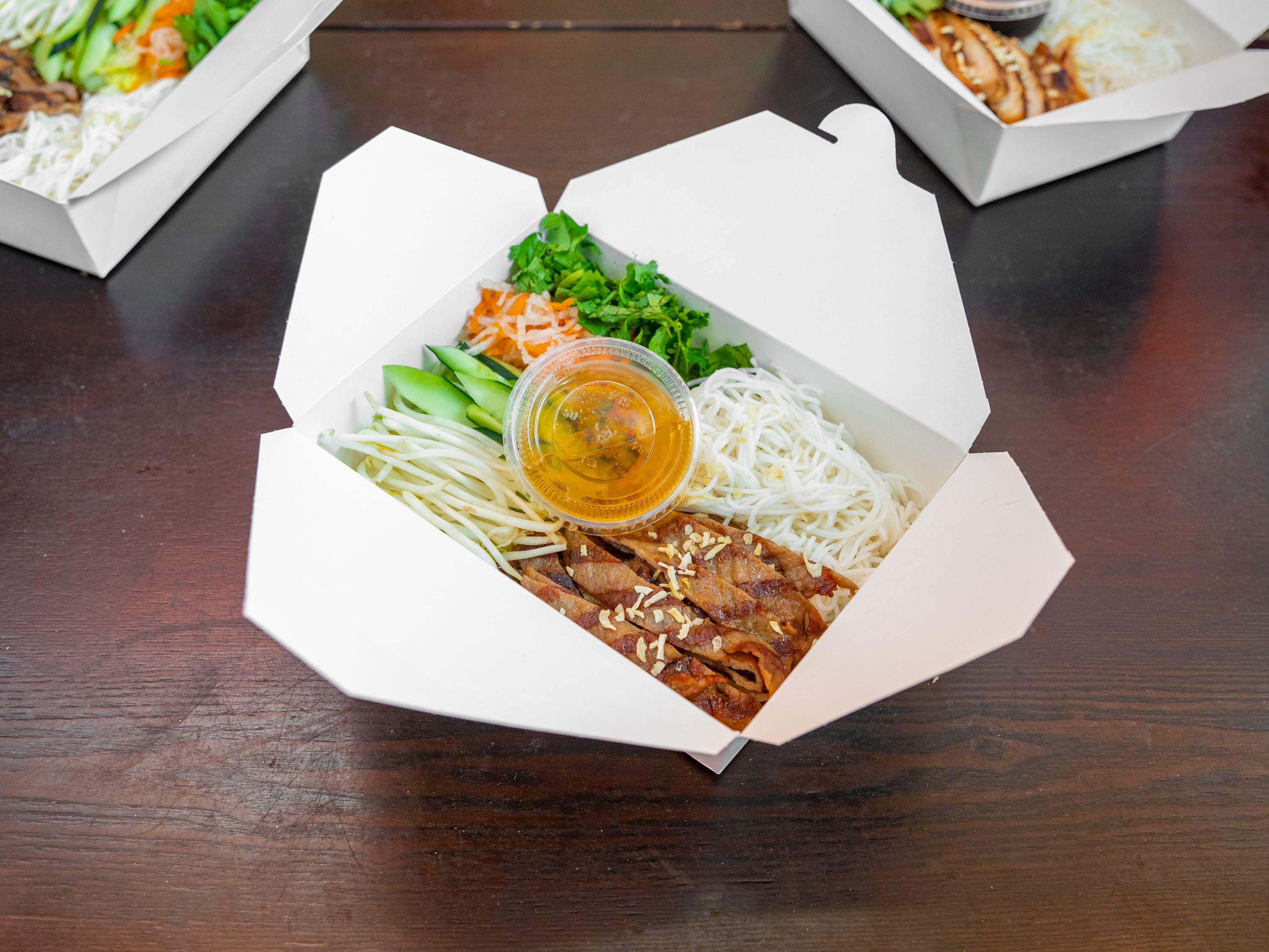 Order Beef Noodle Box food online from Viet Ha Noodles & Grill store, Sacramento on bringmethat.com