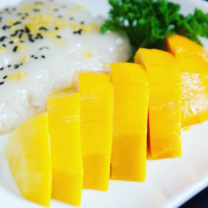 Order Sweet Rice with Mango food online from Lanna Thai Cuisine store, San Diego on bringmethat.com