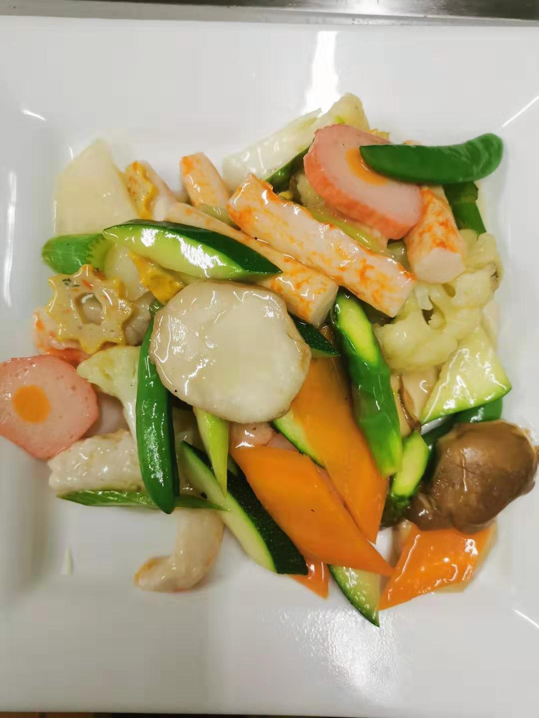 Order M15. "Vegi" Seafood and Vegetables in White Sauce food online from Dao palate store, Brooklyn on bringmethat.com