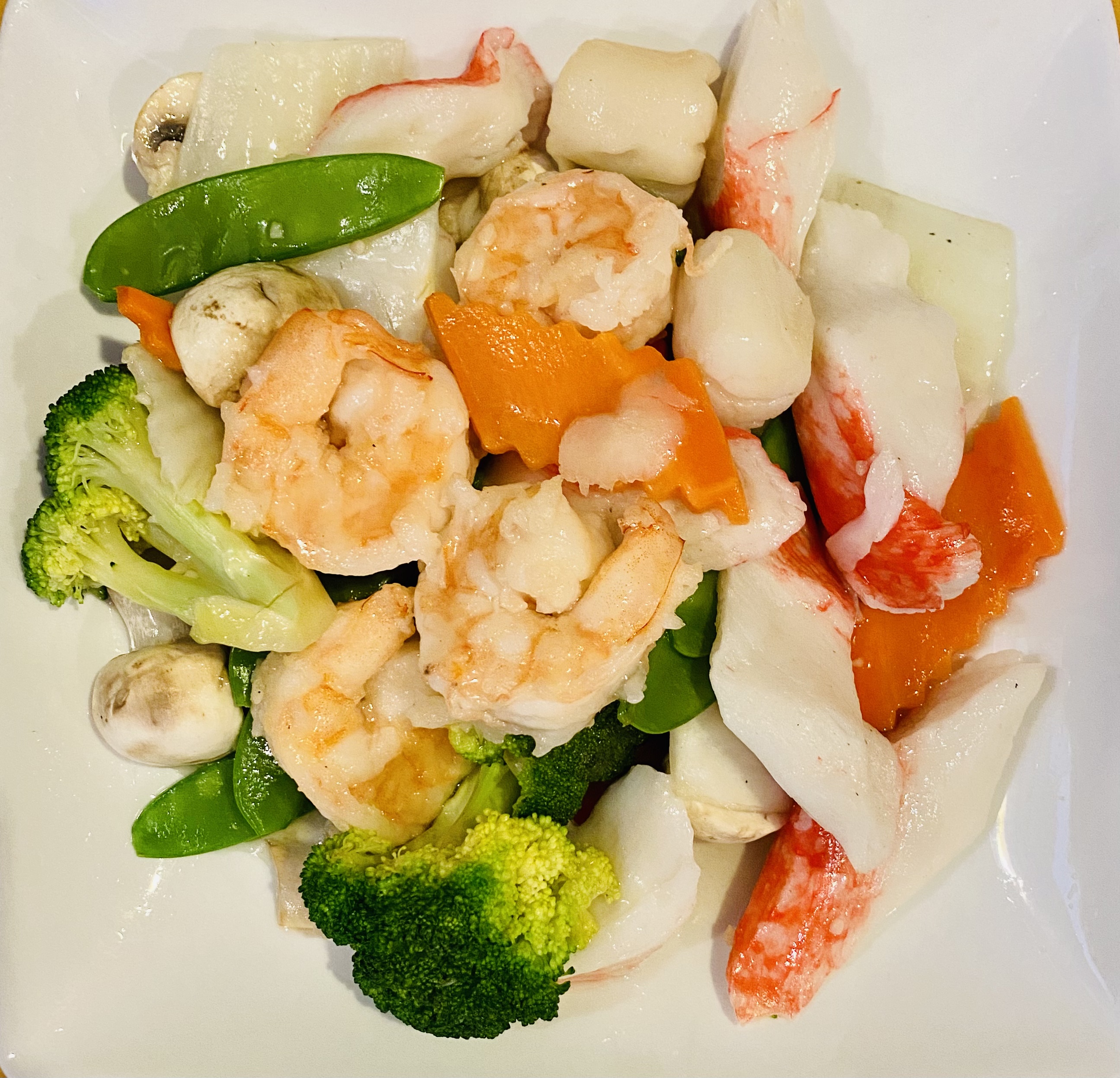 Order 129. Seafood Delight food online from Chow's Garden Restaurant store, Millville on bringmethat.com