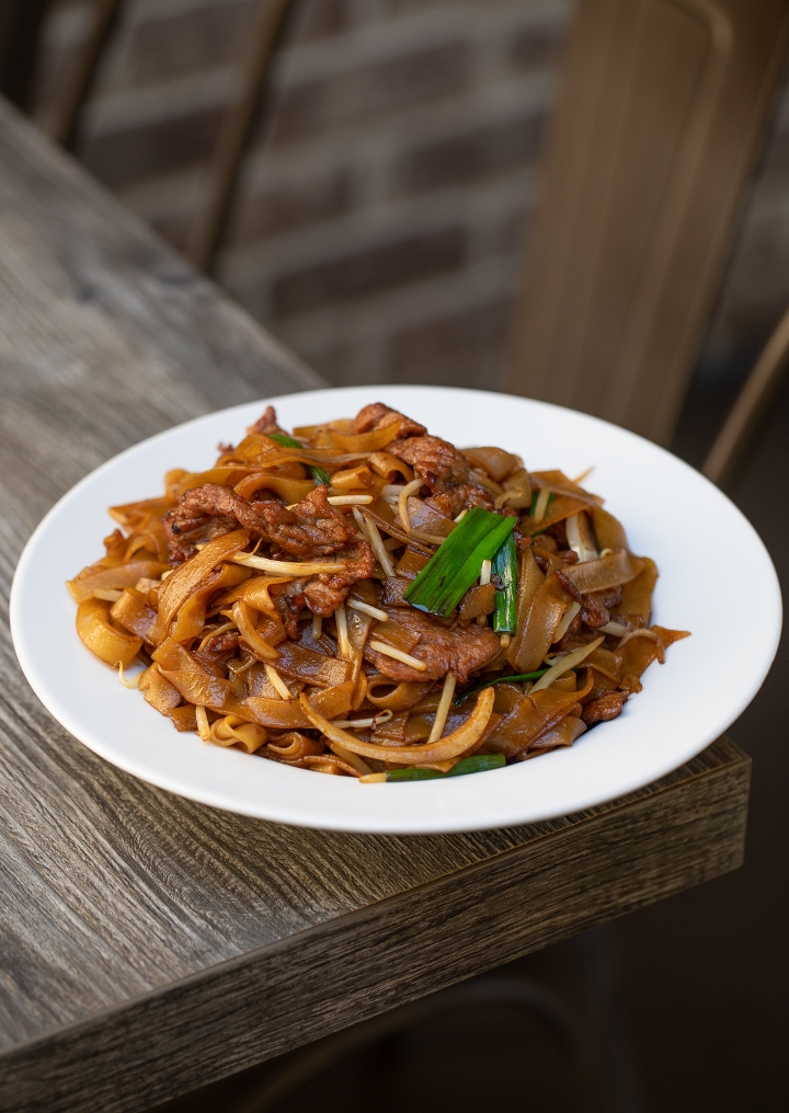 Order 干炒牛河 Hong Kong Rice Noodles with Beef food online from Phoenix Wings store, City of Industry on bringmethat.com