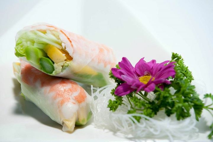 Order Mango Shrimp Spring Roll food online from Sakura store, Chicago on bringmethat.com