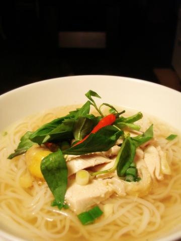 Order Chicken Noodle Soup food online from Happy Elephant Thai Cuisine store, Elk Grove Village on bringmethat.com