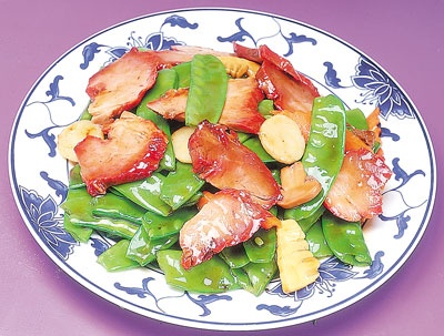 Order 61. Roast Pork with Snow Peas food online from China Gourmet store, Palmetto Bay on bringmethat.com