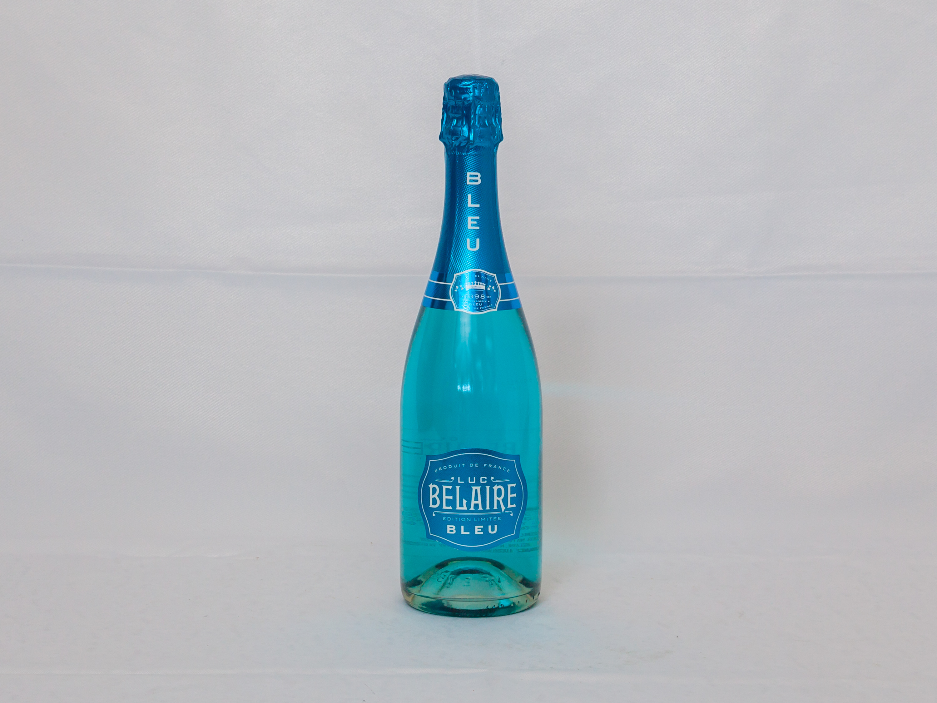 Order Belaire Bleu Limited Edition 750 mL Sparkling Wine food online from Country Club Hills Food And Liquor store, Country Club Hills on bringmethat.com