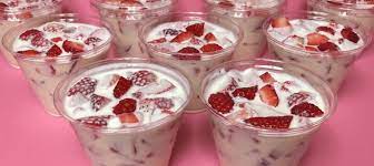 Order Strawberries and Cream (Fresas con crema). food online from La Michoacana Sweet Bliss store, Yorkville on bringmethat.com