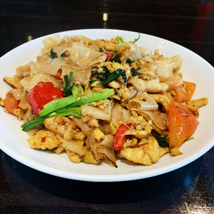 Order Drunken Noodles w/ Chicken food online from Kung Pao China Bistro store, West Hollywood on bringmethat.com