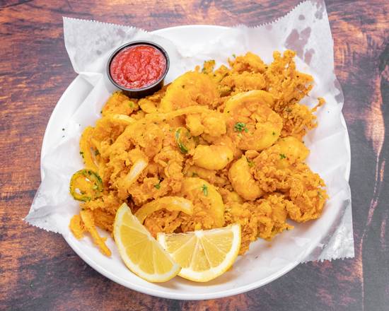 Order Fried Calamari food online from The Lions Restaurant & Lounge store, Atlanta on bringmethat.com