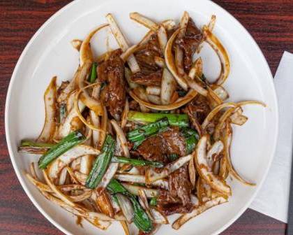 Order Beef with Scallion & Onion葱爆牛 food online from Chuanyu Fusion store, Oklahoma City on bringmethat.com