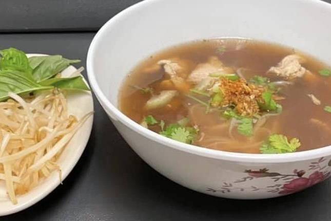 Order Chicken Noodle Soup food online from Thong's Authentic Thai Restaurant store, Green Bay on bringmethat.com