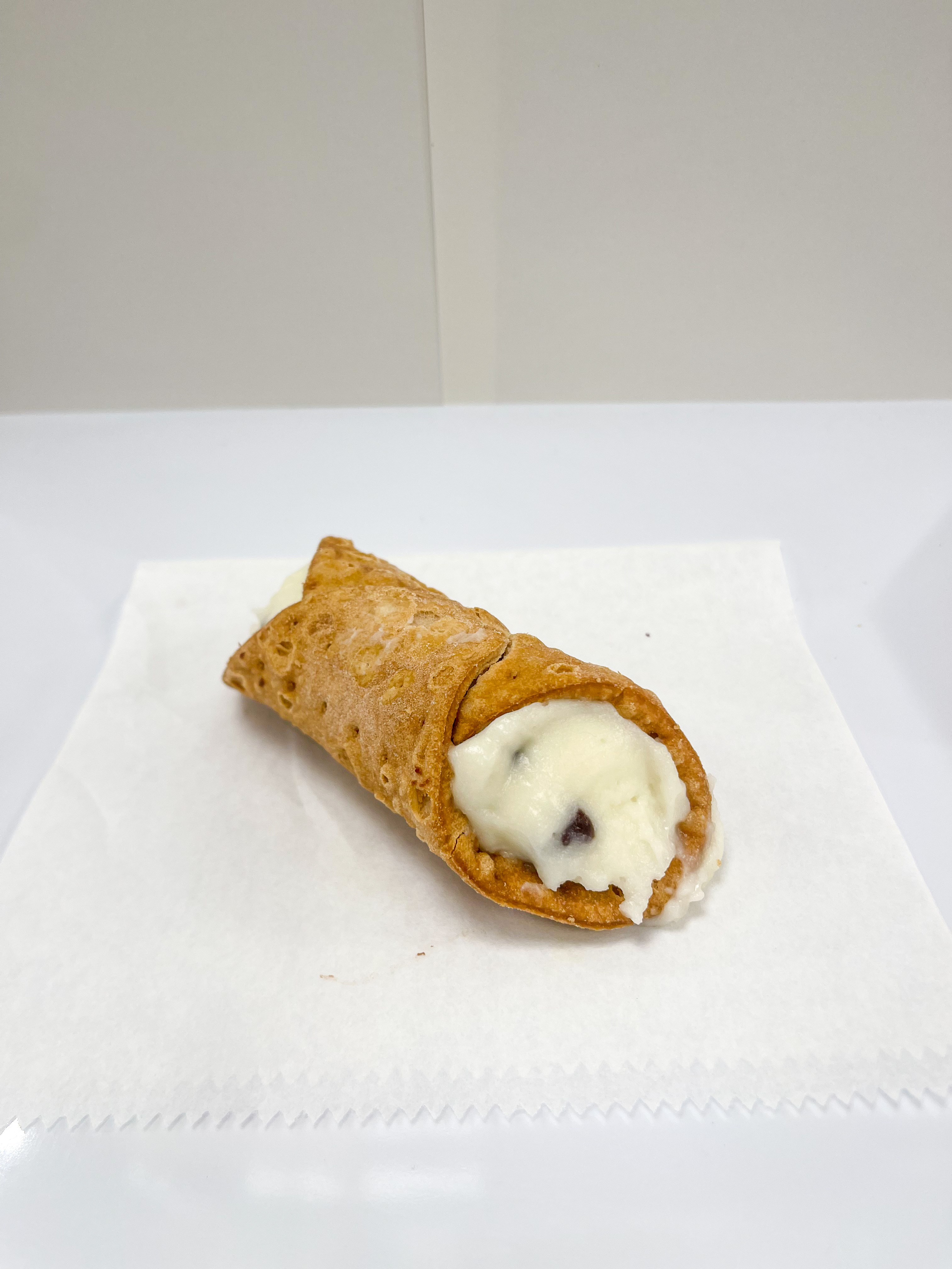 Order Regular Cannoli food online from Juice Brothers store, New York on bringmethat.com