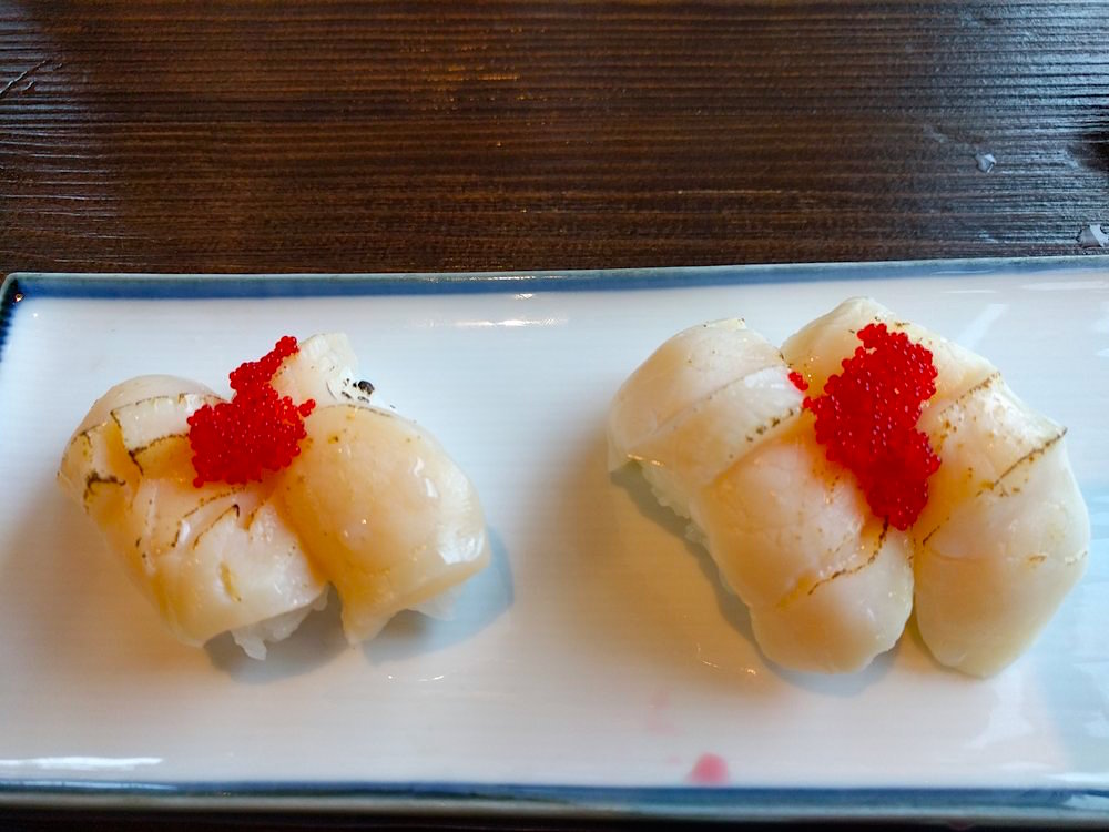 Order Hotate (Scallop) Sushi food online from Naked Fish Japanese Restaurant store, Chino Hills on bringmethat.com