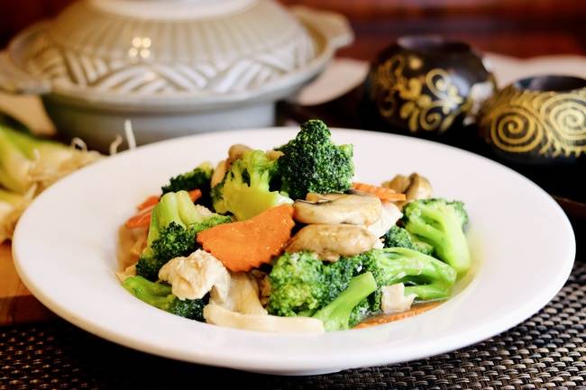 Order Broccoli - Vegetarian food online from Lanna Thai store, San Jose on bringmethat.com