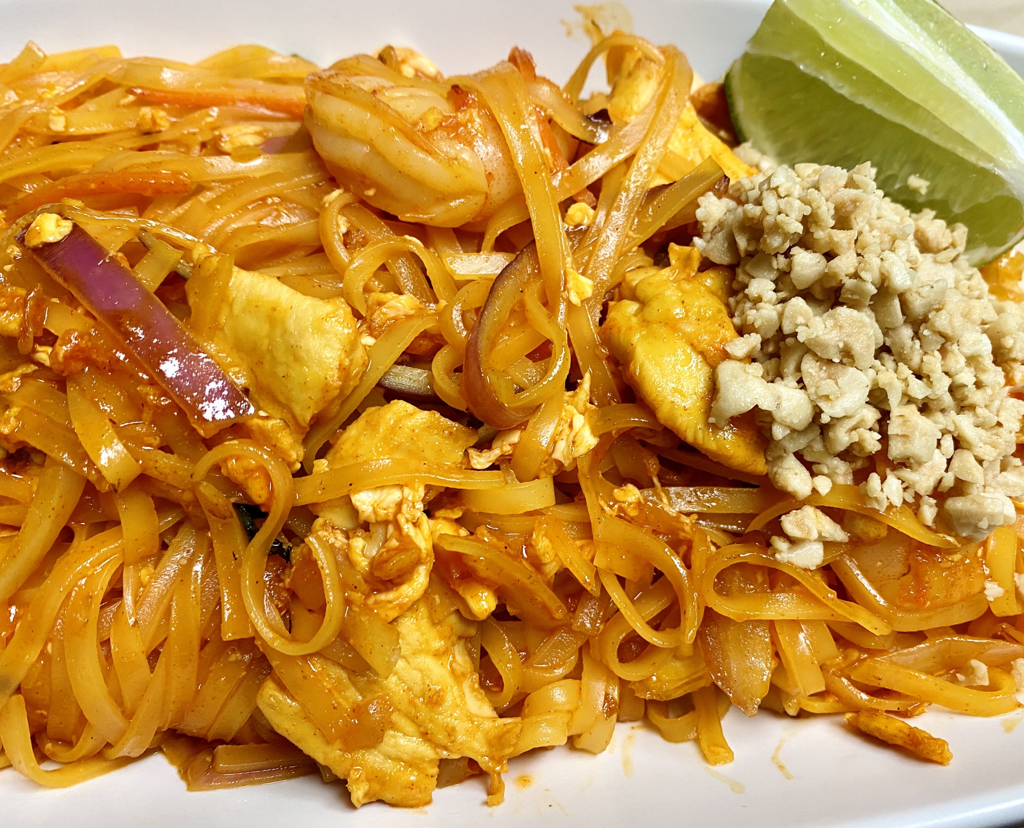 Order  Pad Thai Noodles food online from Min Min Asian Cafe store, Chicago on bringmethat.com