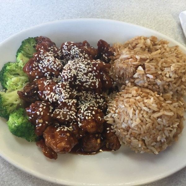Order 118. Sesame Chicken Lunch food online from Yen China Cafe store, Garland on bringmethat.com