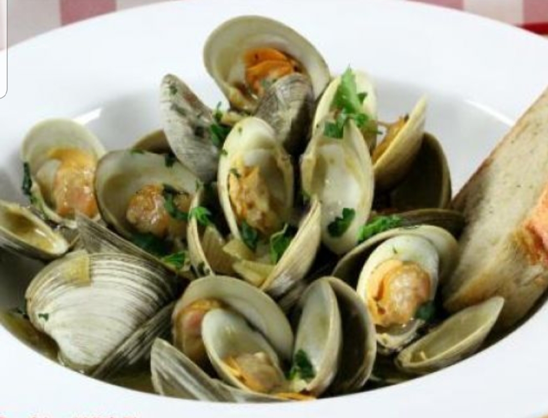 Order Zuppa di Clams food online from Hylan Diner store, Staten Island on bringmethat.com