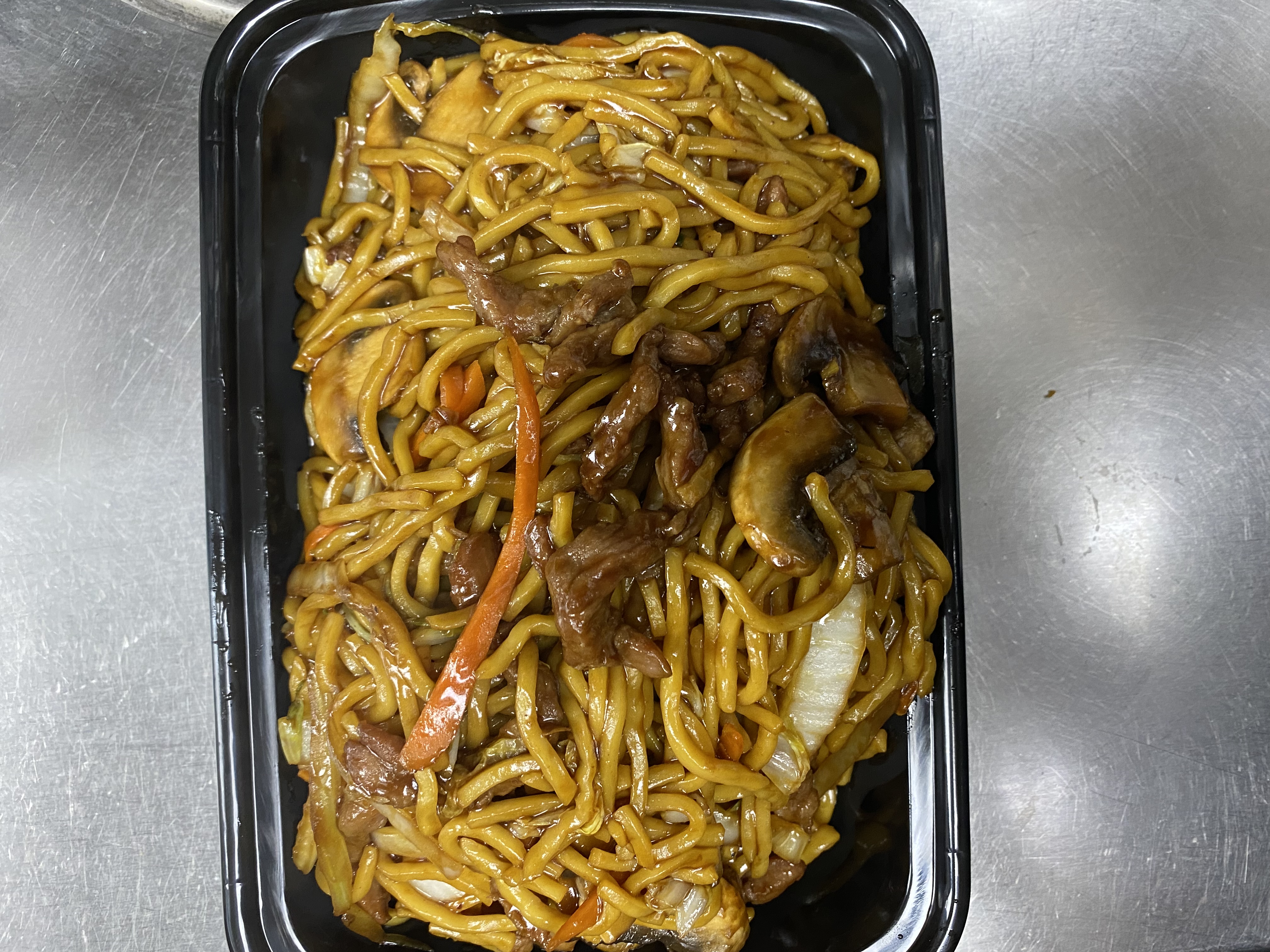 Order 38. Beef Lo Mein food online from King Chef Chinese Restaurant store, West Haven on bringmethat.com