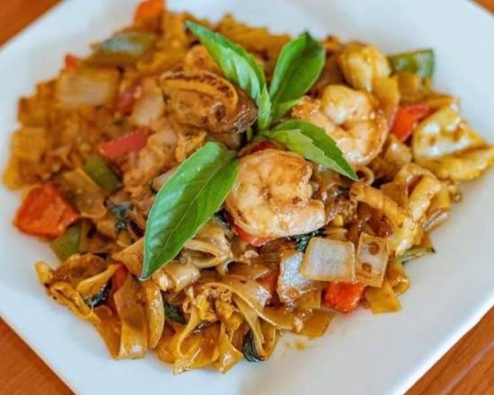 Order Spicy Basil Noodle with Seafood food online from Chopstixx store, Lawrenceville on bringmethat.com