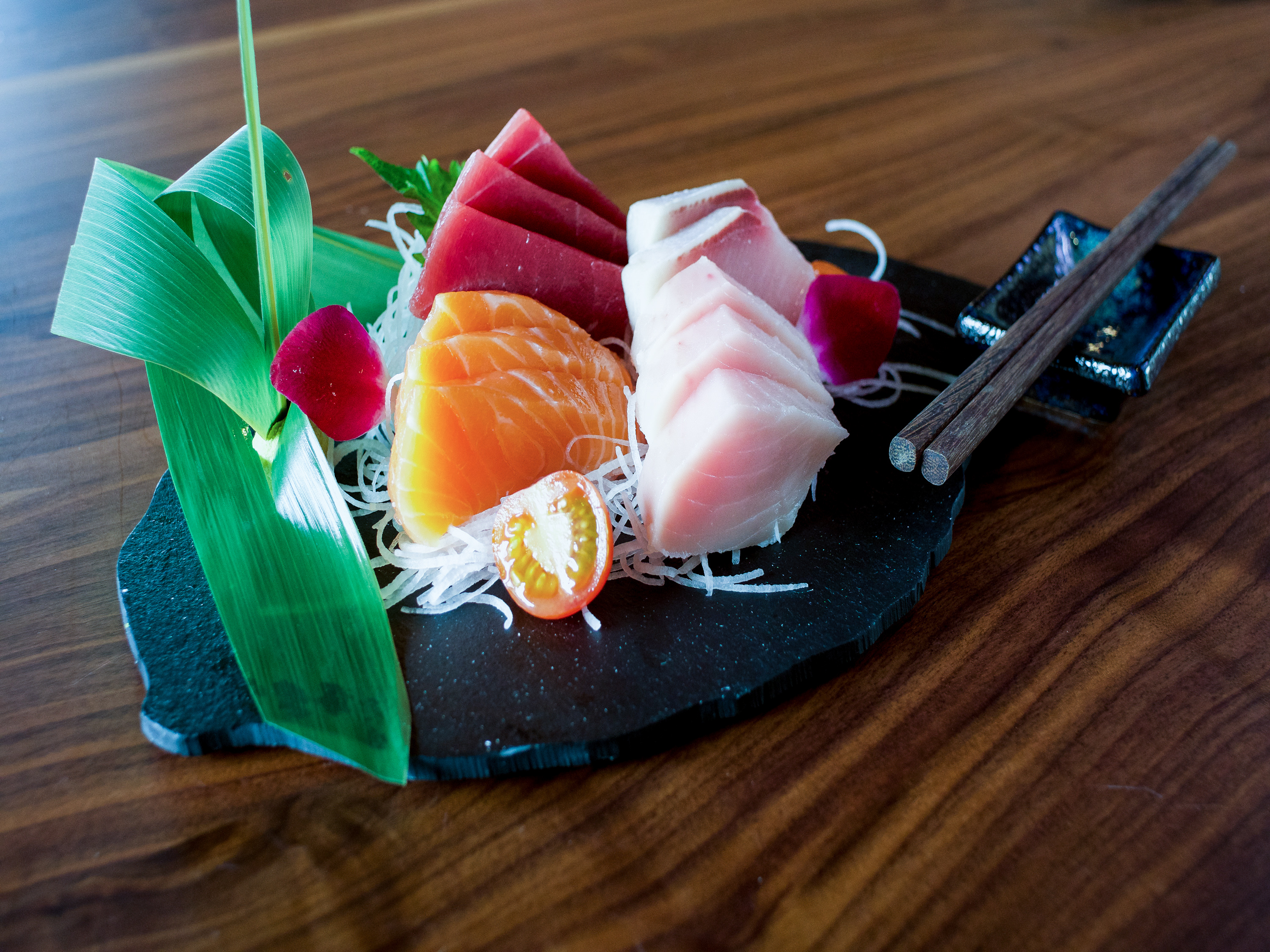 Order Assorted Sashimi Chef's Choice food online from Kyuzou store, Brentwood on bringmethat.com