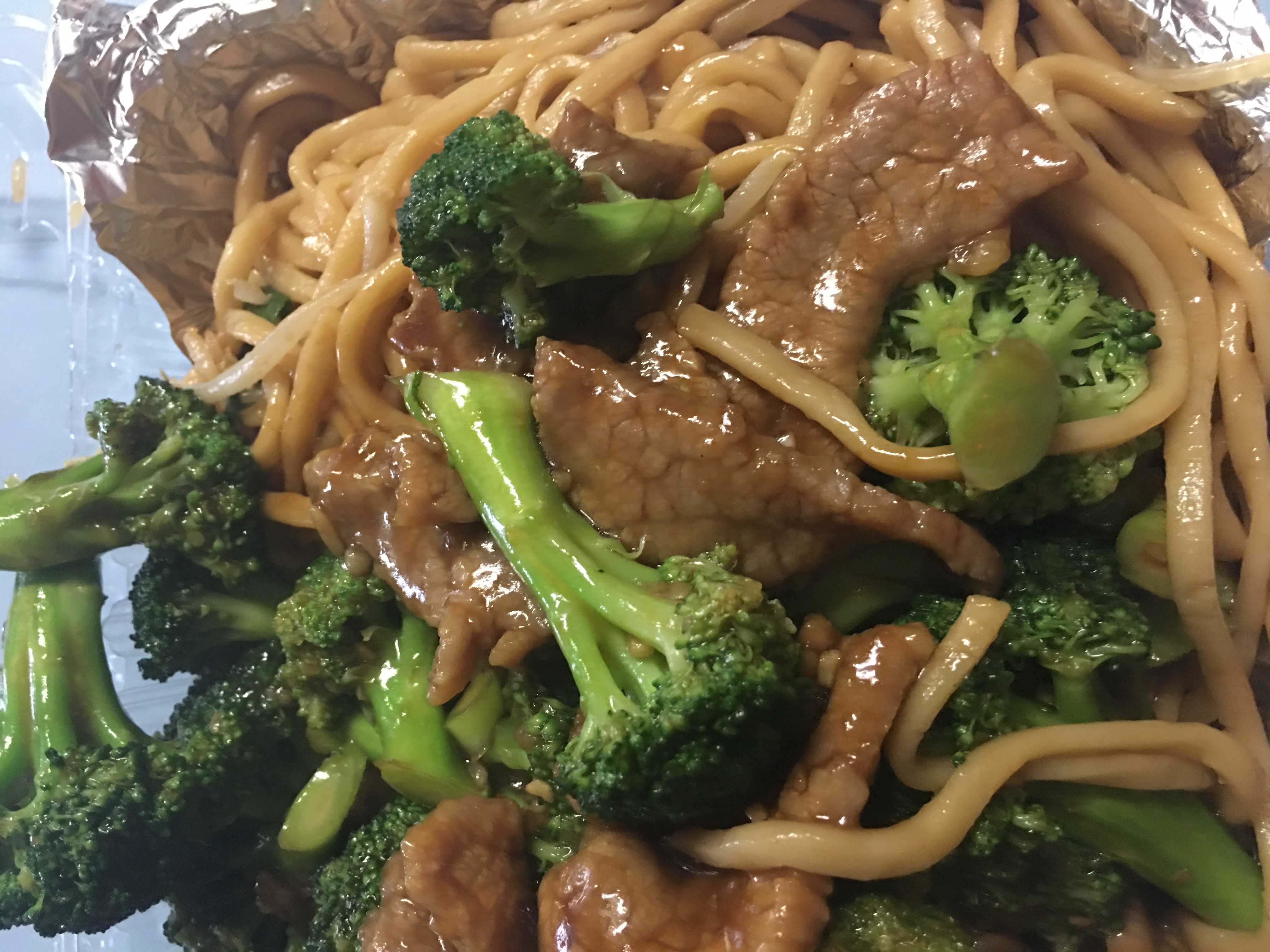 Order Broccoli Beef Lunch Plate food online from Golden kim tar restaurant store, San Francisco on bringmethat.com