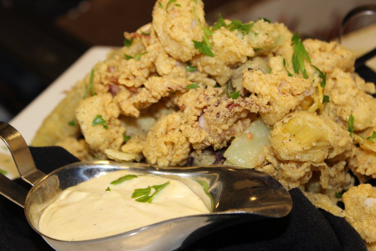 Order Fried Calamari food online from Pizza Express store, Henrico on bringmethat.com